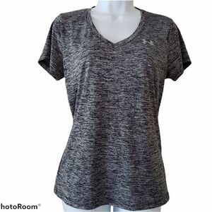 UNDER Armour grey tshirt size medium